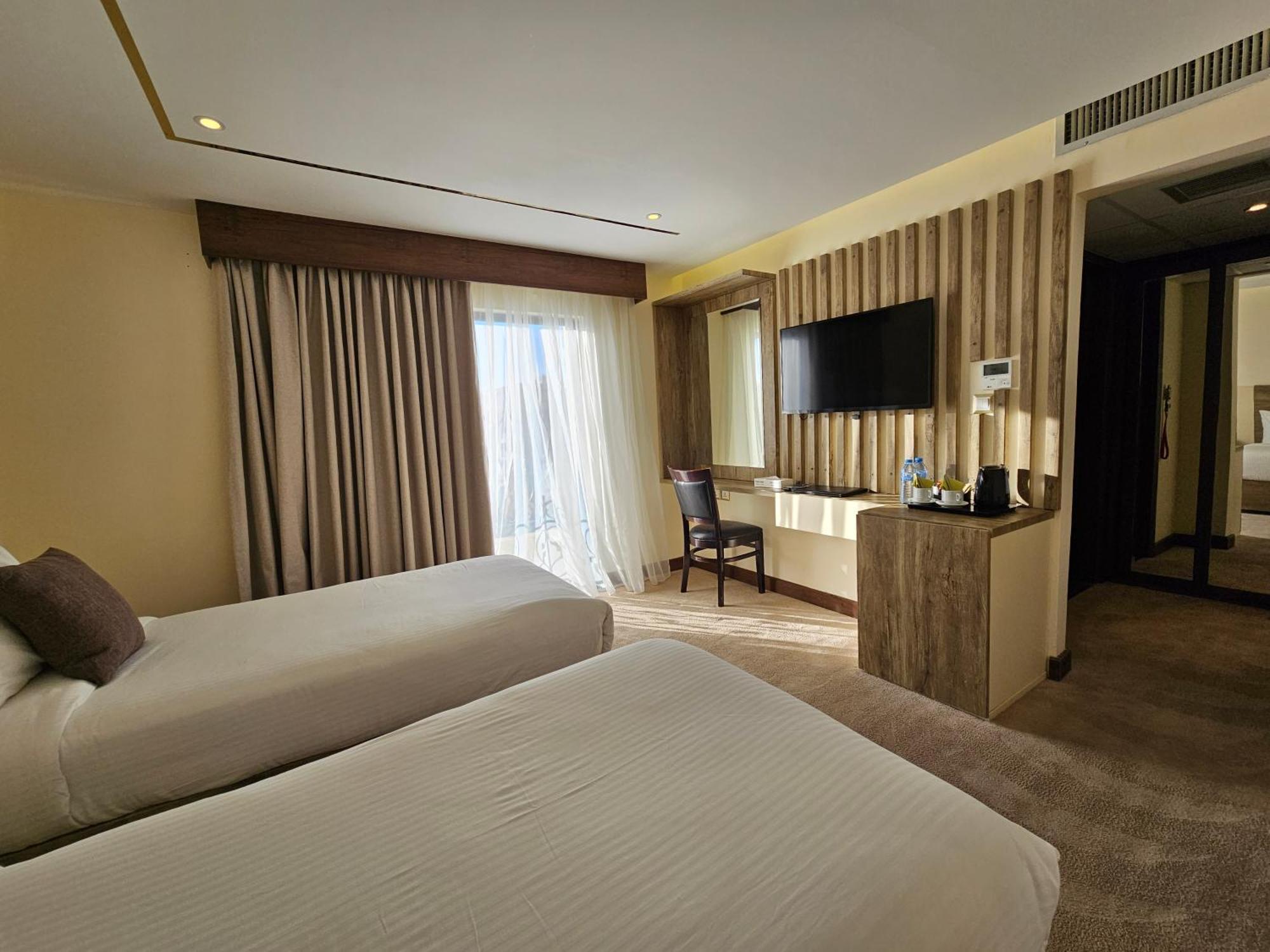 Edom Hotel Вади Муса Экстерьер фото